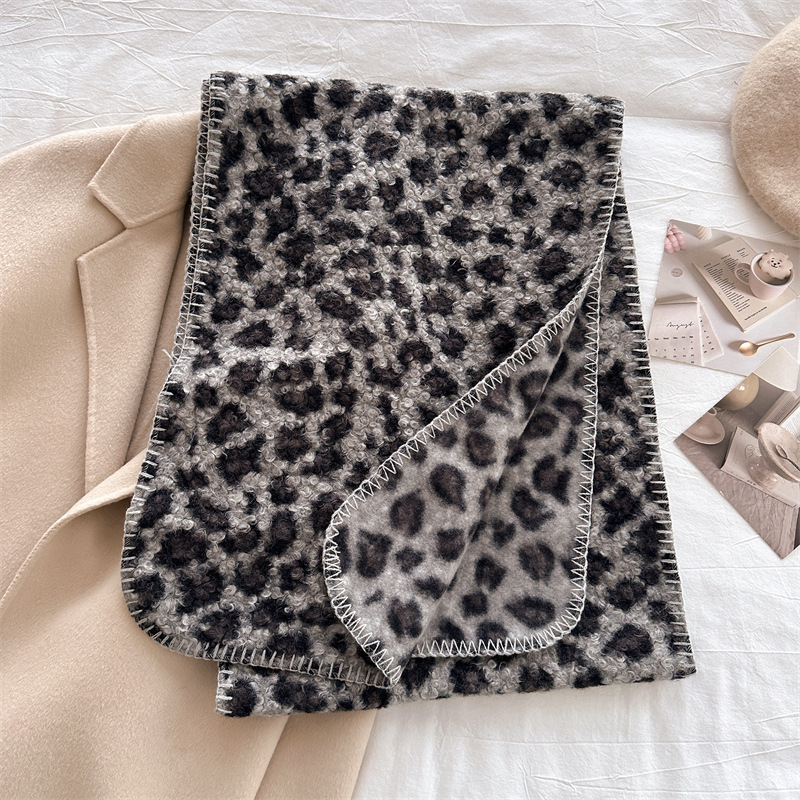 Sciarpa Leopardata Autunno Inv - Woven Scarf Blanket recensione e prezzo