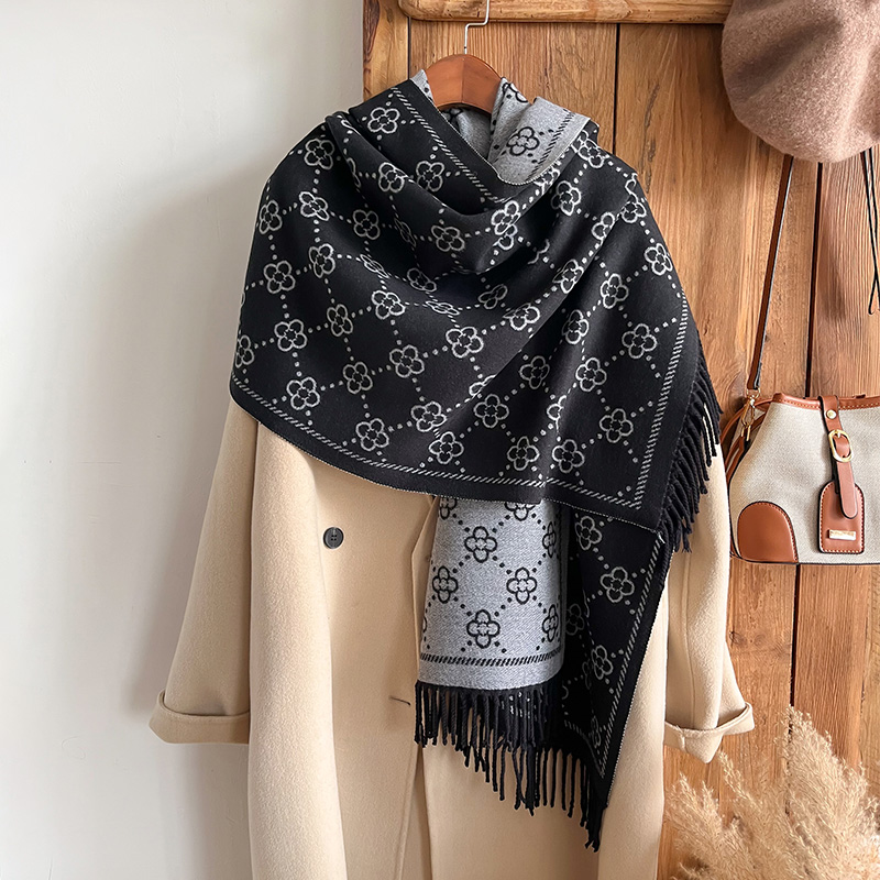 Marche Jacquard Design Sciarpa - Woven Scarf Blanket recensione e prezzo