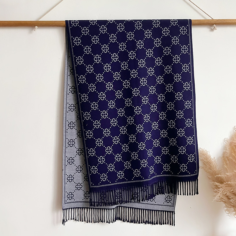 Marche Jacquard Design Sciarpa - Woven Scarf Blanket recensione e prezzo